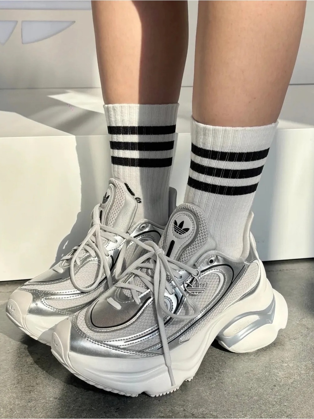 Adidas Women's Silver Chunky Mesh Runner Sneakers Ozvenuz